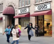  ?? ARCHIVO OMAR FLORES ?? Prevén habilitar entre 800 y mil tiendas Oxxo en México, por año