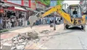  ?? SANCHIT KHANNA/HT PHOTO ?? Demolition underway as part of the antiencroa­chment drive in Karol Bagh on Tuesday.