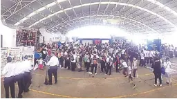  ??  ?? La explanada
del tianguis de la Central, fue la sede para las actividade­s con las que se conmemoró el Día Mundial del Agua.