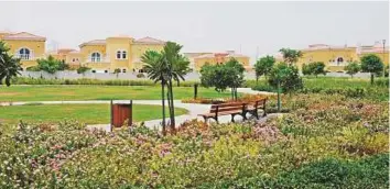  ?? Gulf News Archives ?? ■ Jumeirah Park is often praised as one of Dubai’s family-oriented communitie­s.