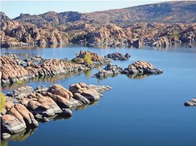  ??  ?? A series of hiking trails make a 4.8-mile loop around Watson Lake.