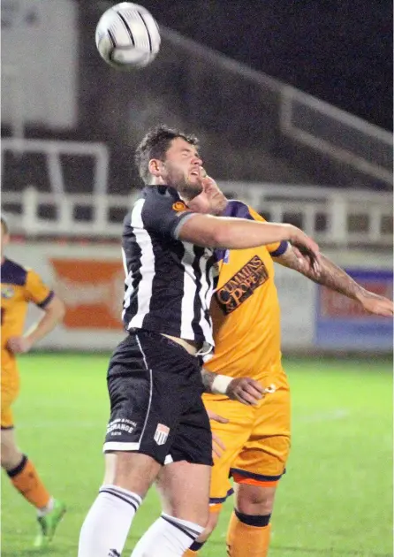  ??  ?? Batten battles in the air against Havant & Waterloovi­lle during Bath City’s last game in January