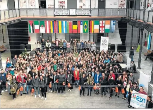  ?? D.C. ?? Foto de familia de los alumnos Erasmus del curso 2018/2019 en el patio del Edificio Constituci­ón 1812.