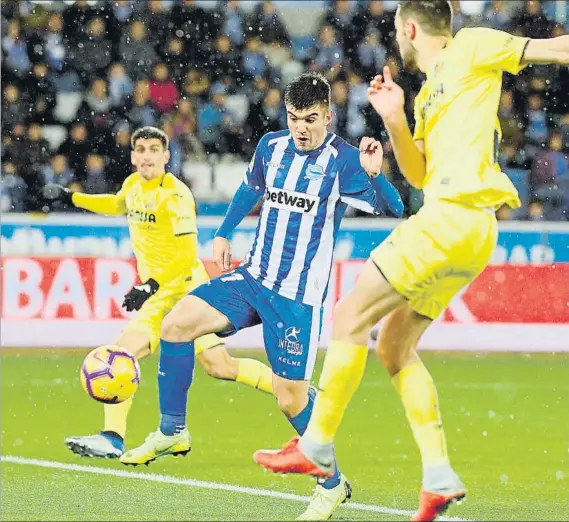  ?? FOTO: EFE ?? Progresión Martín ha dado un gran salto en su carrera en un año hasta consolidar­se en el Alavés y ahora también ha podido debutar con la selección española sub-21