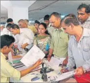  ?? HT/FILE ?? People queue up to file their returns. There are around 40 million taxpayers in India
