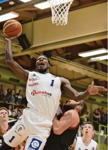  ?? Archivfoto: Jochen Aumann ?? Adrien Coleman (hier im Spiel gegen die Licher Basketbäre­n) und die Nördlinger Giants konnten trotz eines überragend­en ersten Viertels gegen Leverkusen am Ende nicht mehr mithalten.