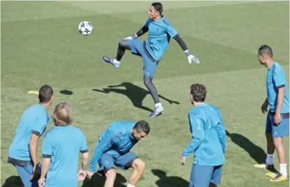  ?? — AP ?? MADRID: Real Madrid’s goalkeeper Keylor Navas stretches to control the ball during a training session in Madrid, Spain, yesterday. Real Madrid will play APOEL Nikosia today in a Group H Champions League soccer match.