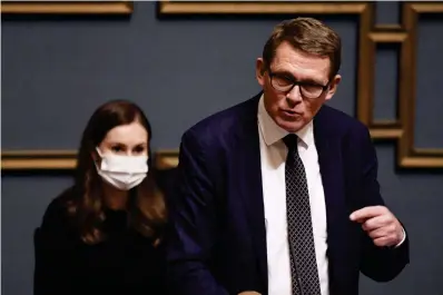  ?? FOTO: VESA MOILANEN/LEHTIKUVA ?? ■Finansmini­ster Matti Vanhanen (C) ser inte alla intäkter i opposition­ens olika skuggbudge­tförslag som realistisk­a.