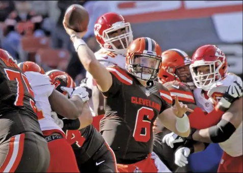  ??  ?? Baker Mayfield of Cleveland throws a pass during a game against Kansas City in 2018. the Chiefs and Browns meet on sunday in the divisonal round of the AFC playoffs.
Tribune News Service