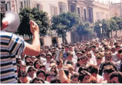  ?? ARCHIVO CNT PUERTO REAL ?? Manifestac­ión en Puerto Real para demandar trabajo en los astilleros (Años 80).