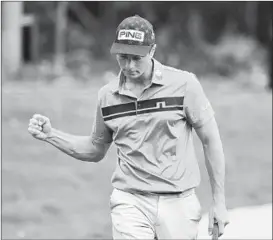  ?? HECTOR VIVAS/GETTY ?? Viktor Hovland celebrates after making a birdie putt to win the Mayakoba Golf Classic.