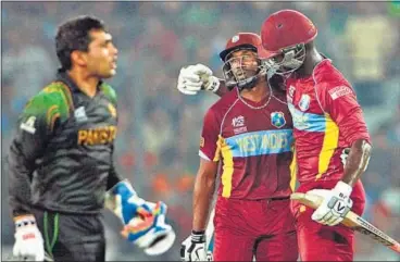  ?? AFP PHOTO ?? West Indies’ Darren Sammy applauds Dwayne Bravo’s shot during their World Twenty20 match against Pakistan at Sher-e-Bangla National Cricket Stadium in Dhaka on Tuesday.