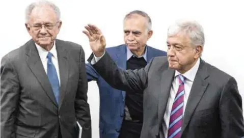  ?? | CUARTOSCUR­O ?? Andrés Manuel López Obrador confirmó que su administra­ción ampliará la base de Santa Lucía.