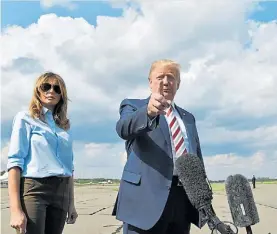  ?? AFP ?? Réplicas. El presidente Trump, y su esposa Melanie, ante la prensa.