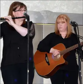  ??  ?? Anne and Sinead Long from Ballyhogue singing Home Sweet Home.