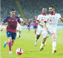  ?? ?? ↑
Players of Sharjah and Al Wahda in action during their Pro League match on Friday.