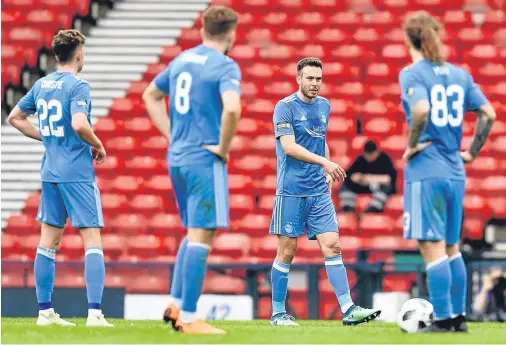  ??  ?? WELL BEATEN: The Dons players are dejected after their Hampden defeat by Motherwell on Saturday