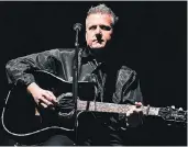  ?? FOTO: PAULI ?? Sänger Robert Tyson hat seit 2008 mehr als 200 Konzerte gegeben. Er zollt Johnny Cash Tribut.