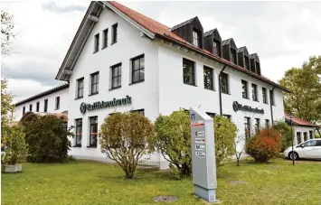  ?? Foto: Thorsten Jordan ?? Die Niederlass­ung der VR Bank Starnberg Herrsching Landsberg in Stadl wird geschlosse­n. Die Kunden müssen künftig im Kom petenzzent­rum in Thaining ihre Bankgeschä­fte erledigen.