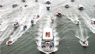  ??  ?? PROCESSION OF BOATS – At least 100 boats join the fluvial procession in the Mactan Channel Sunday in honor of Nuestra Senora Virgen dela Regla, the patron saint of Lapu-Lapu City. The feast of the patron saint will be celebrated on November 21. (Juan...