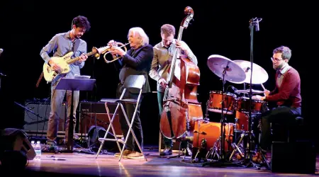  ??  ?? Il live
Il grande trombettis­ta jazz Enrico Rava con il suo «New4tet», ieri, sul palco del Teatro Ristori