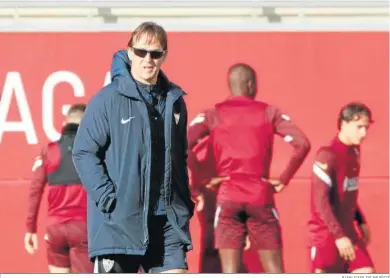  ?? JUAN CARLOS MUÑOZ ?? Julen Lopetegui, en el entrenamie­nto del Sevilla ayer por la mañana.