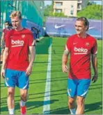  ??  ?? De Jong y Griezmann, ayer.