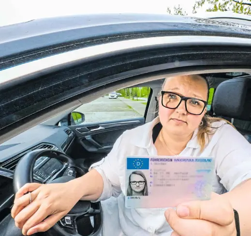  ?? Foto: Andreas Zobe ?? Die Führersche­inkosten sind auch in Bielefeld deutlich angestiege­n. Auch Sophie findet das ärgerlich.