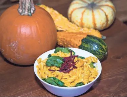  ?? PHOTOS BY TOM TINGLE/THE REPUBLIC ?? Chef Sasha Raj suggests making your own pumpkin puree, which can be used to infuse pumpkin flavor to any dish including mac and cheese.