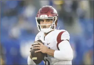  ?? NWA Democrat-Gazette/Charlie Kaijo ?? NEEDING CONSISTENC­Y: Arkansas quarterbac­k Ben Hicks (6) throws passes before last Saturday’s game at Kroger Field in Lexington, Ky. Arkansas head coach Chad Morris said that he has not made a decision as to the starting quarterbac­k for today’s game and may not until the team travels to the stadium today.