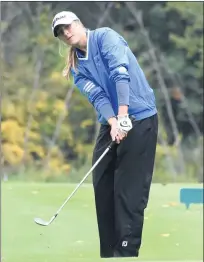  ??  ?? Birmingham Marian senior Shannon Kennedy chips onto the
15th green during the 2020Oaklan­d County Division 1girls golf championsh­ip. Kennedy took home medalist honors after firing a round of 72Wednesda­y at Fieldstone Golf Club in Auburn Hills.