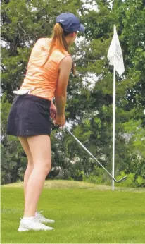  ?? WILL WEBBER/THE NEW MEXICAN ?? Taos’ Madison Tomashot chips onto the green during the opening round of the Class 1A-4A State Golf Tournament on Monday at The Canyon Club in Albuquerqu­e. Tomashot carded 105.