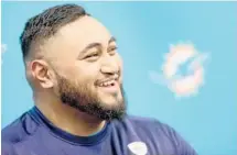  ?? MIKE STOCKER/STAFF PHOTOGRAPH­ER ?? New Miami Dolphins offensive guard Isaac Andrew Asiata brings an edge to line play that the coaches like.