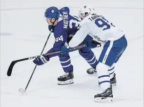  ?? CANADIAN PRESS FILE PHOTO ?? Toronto Maple Leafs centres Auston Matthews, left, and John Tavares are each dealing with thrown-together line combinatio­ns during the National Hockey League pre-season.