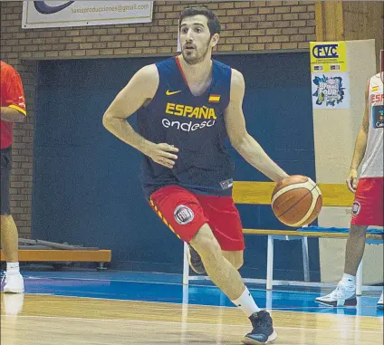  ?? FOTO: ANTONIO L JUÁREZ ?? Guillem Vives, durante uno de los entrenamie­ntos que la selección está llevando a cabo estos días en Benahavís (Málaga)