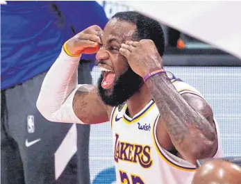  ?? FOTO: MARK J. TERRILL/DPA ?? Die pure, Basketball­er gewordene Freude: LeBron James nach dem Gewinn seiner vierten NBA-Meistersch­aft – diesmal mit den Los Angeles Lakers.