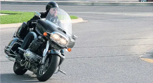  ?? ROBERT MATTHEWS ?? Toronto Police Service Const. Sean Shapiro rides a 1999 Honda Valkyrie. Shapiro pivoted from field work to an IT role with the service after a motorcycle accident.