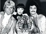  ??  ?? GLITZ Duo with singer Mireille Mathieu in 1977