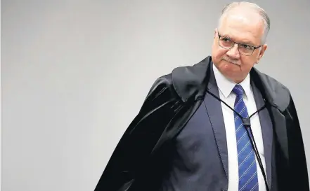  ?? UESLEI MARCELINO/REUTERS-3/10/2017 ?? Relator. Ministro Edson Fachin, responsáve­l pela Operação Lava Jato no Supremo Tribunal Federal, em sessão na Corte