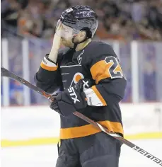  ?? MATT SLOCUM/AP ?? Philadelph­ia Flyers captain Claude Giroux seems frustrated with his team's effort Saturday against the Calgary Flames.