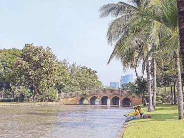  ??  ?? The Queen Sirikit Park is blessed with theme gardens, bridges and lakes for people to enjoy.