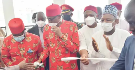  ?? ?? President Muhammadu Buhari (2nd left); Governor Hope Uzodimma (2nd right); Governor David Umahi (left); Governor Bagudu Atiku Abubakar (right), and others as the President commission­s President Muhammadu Buhari Presidenti­al Lounge at Ebonyi State Airport on May 5, 2022.