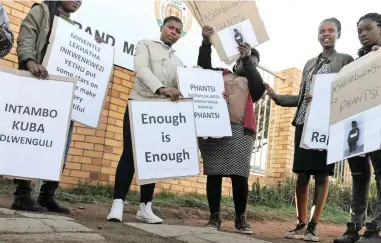  ?? PICTURE: TRACEY ADAMS ?? COMMUNITY PULLS TOGETHER: Residents protest outside the Strand Magistrate­s Court where a suspect, Xolani Lantu, 35, appeared in connection with the kidnapping, rape and murder of 5-year-old Minentle Lekhatha.