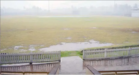  ??  ?? Heavy showers forced officials to call off play during the afternoon session.