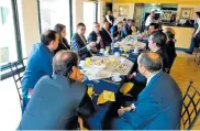  ?? COLPRENSA ?? Reunión de bancada de senadores del liberalism­o.