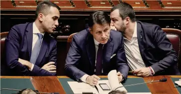  ?? ANSA ?? Trattativa tra Roma e Bruxelles.Da sinistra il vicepremie­r Luigi DI Maio, il premier Giuseppe Conte e il vicepremie­r Matteo Salvini