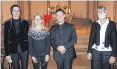  ?? FOTO: WALTER SCHMID ?? Andrea, Steffi und Martin Fournier mit Claudia Rose, Vorsitzend­e des Fördervere­ins Kirchenmus­ik.