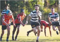  ??  ?? THROUGH: Brothers’ Sam Pavlich cracks the defence.