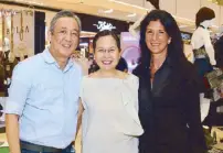  ??  ?? School of Design and the Arts dean emeritus Joey Yupangco and wife Pia with Anat Heifetz.