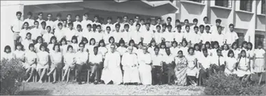  ??  ?? The Mill Hill parish priests and the students of St Joseph’s, Miri.